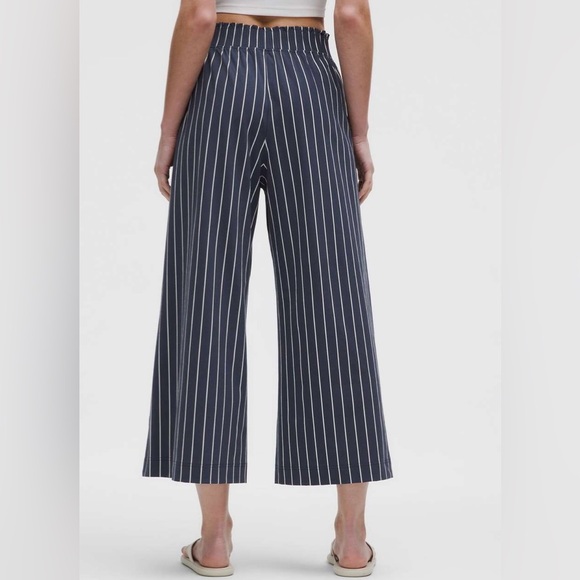 Lululemon Stretch Woven Ruffle-Waist Wide-Leg Cropped Pant Size XXS - Picture 8 of 13